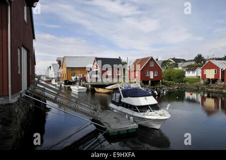 Bud villaggio di pescatori sull'Atlantico Road, West Norvegia. Foto Stock