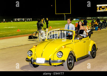 Una scuola di gioco del calcio e di Homecoming celebrazione in Modesto California Ottobre 2014 Foto Stock