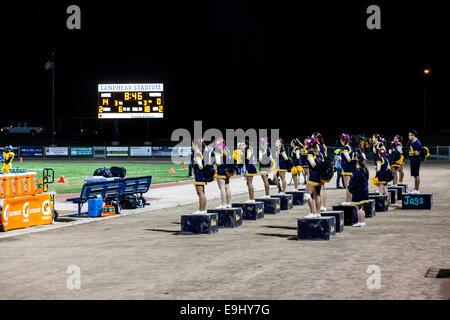 Una scuola di gioco del calcio e di Homecoming celebrazione in Modesto California Ottobre 2014 Foto Stock