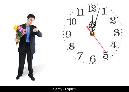 Orologio e l'uomo con il mazzo di fiori Foto Stock