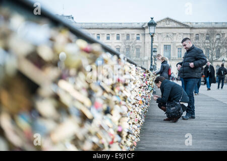 Le scene della città di Parigi con la luce del giorno per San Valentino Foto Stock