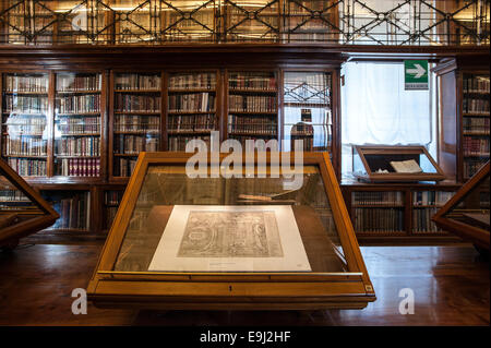 Torino, Italia. 28 ottobre, 2014. Biblioteca Reale di Torino. Presentazione della mostra "Leonardo e i tesori del re", la mostra che si apre al pubblico il 30 ottobre 2014. Credito: Davvero Facile Star/Alamy Live News Foto Stock