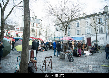 Gli artisti di strada e le illustrazioni per la vendita in Montmartre, Parigi Francia Foto Stock