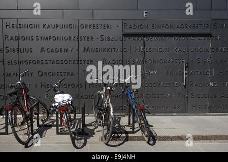 Il moderno design esterno di Helsinki Music Center e Sala Concerti Helsinki Finlandia Foto Stock