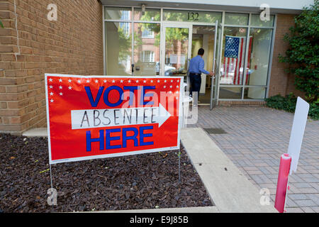 Al voto "voto qui' segno - Alexandria, Virginia, Stati Uniti d'America Foto Stock