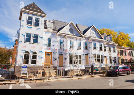 DuPont Tyvek house wrap applicato sulla nuova costruzione in casa - Virginia STATI UNITI D'AMERICA Foto Stock