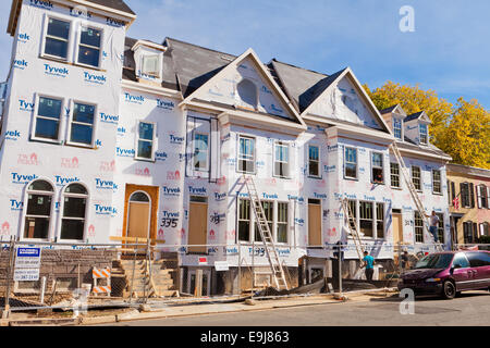 DuPont Tyvek house wrap applicato sulla nuova costruzione in casa - Virginia STATI UNITI D'AMERICA Foto Stock