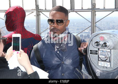 Il cast di 'The Amazing Spider-Man 2' luce l'Empire State Building con: Jamie Foxx dove: NYC, New York, Stati Uniti quando: 26 Apr 2014 Foto Stock