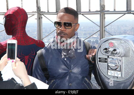 Il cast di 'The Amazing Spider-Man 2' luce l'Empire State Building con: Jamie Foxx dove: NYC, New York, Stati Uniti quando: 26 Apr 2014 Foto Stock