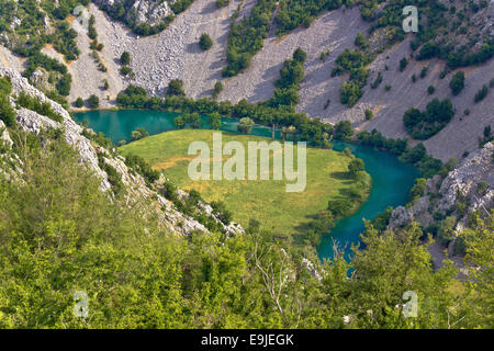 Curve di Krupa river canyon Foto Stock