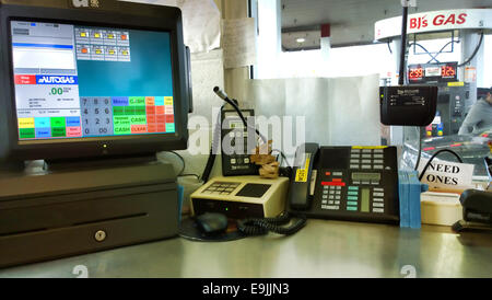 BJ's Club all'ingrosso gas stazione chiosco, circa ottobre, 2014 Foto Stock