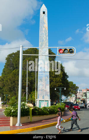 Dominikanische Republik, Osteno, La Romana, Obelisco an der Avenida Libertad