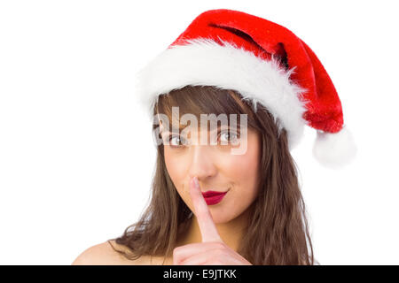 Festive brunette mantenendo un segreto Foto Stock