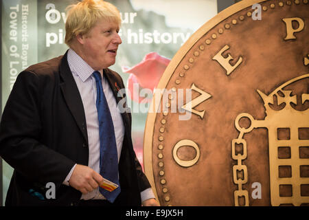 Londra, Regno Unito. 29 ott 2014. Il sindaco Boris Johnson lancia "Penny per Londra' con i ragazzi della scuola media locale. Credito: Guy Corbishley/Alamy Live News Foto Stock