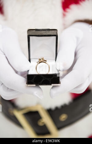 Close up di santa che mostra l'anello di innesto Foto Stock