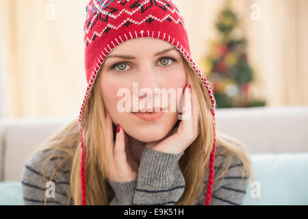 Ritratto di una bella bionda in inverno hat Foto Stock