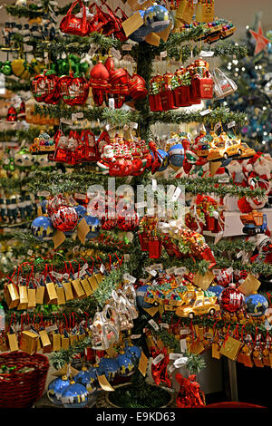 Addobbi natale in vendita presso i grandi magazzini Macy a Manhasset, Long Island, New York Foto Stock