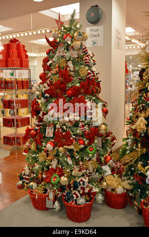 Addobbi natale in vendita presso i grandi magazzini Macy a Manhasset, Long Island, New York Foto Stock