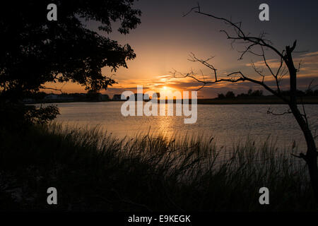 Tramonto a Knapps si restringe Marina, Tilghman Maryland USA Foto Stock