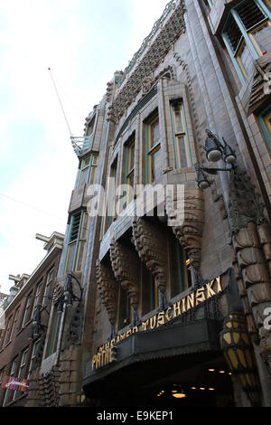 La facciata della Pathé Tuschinski, un Art Nouveau movie theater in Amsterdam, Paesi Bassi, posizione di IDFA film festival Novembre 2015 Foto Stock