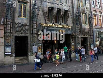 La facciata della Pathé Tuschinski, un Art Nouveau movie theater in Amsterdam, Paesi Bassi, posizione di IDFA film festival Novembre 2015 Foto Stock