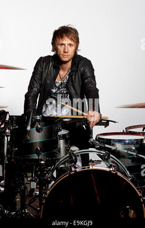 Il batterista, Dom Howard dei Muse Foto Stock