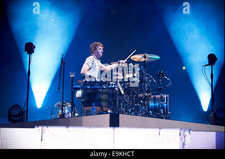 Il batterista, Dom Howard dei Muse Foto Stock