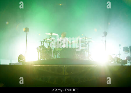 Il batterista, Dom Howard dei Muse Foto Stock