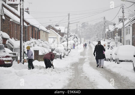 Extreme inverno meteo a Haywards Heath, West Sussex, in Inghilterra il 2 dicembre 2010. Foto Stock