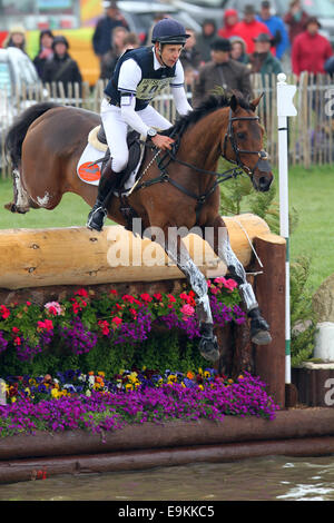 Christopher Burton (Australia) riding TS Jamaimo cross country alla Mitsubishi Motors Badminton Horse Trials 2014 Foto Stock