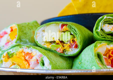 Ristorante messicano che offre un glutine-libera alternativa per la loro cucina tradizionale con questi piatti vegan veggie vegetarian avvolge. Foto Stock