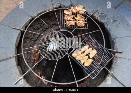 Il cibo viene cucinato su Vulcano nel Parco Nazionale di Timanfaya, Lanzarote. Foto Stock