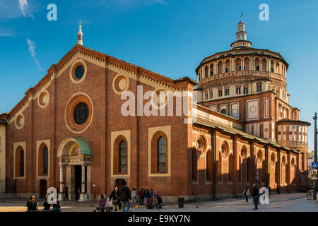 La facciata della chiesa di Santa Maria delle Grazie, Milano, Lombardia, Italia Foto Stock