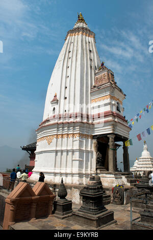 Malla torre (Shikara Anantapura) in Swayambhunath complesso religioso aka Monkey Temple - antico complesso religioso, Kathmandu Foto Stock