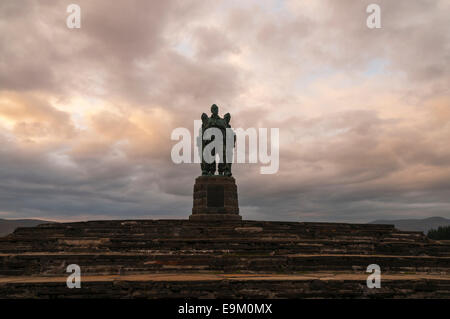 Il Commando Memorial a Spean Bridge, altopiani, Scozia contro una serata autunnale del cielo. Foto Stock