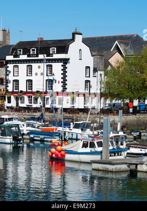 Barche ormeggiate nel porto di Barbican zona di Plymouth, Devon, Regno Unito Foto Stock
