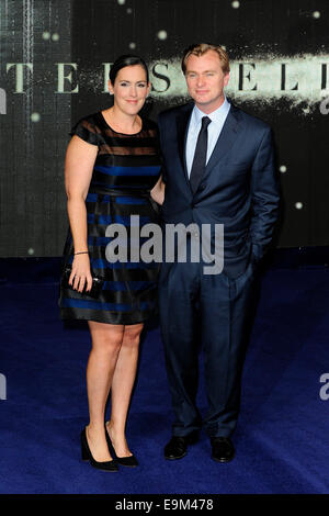 Londra, Regno Unito. 29 ott 2014. Christopher Nolan e Emma Thomas frequentare il Regno Unito Premiere di interstellare a l'Odeon Leicester Square Londra il 29 ottobre 2014. Credito: Peter Phillips/Alamy Live News Foto Stock