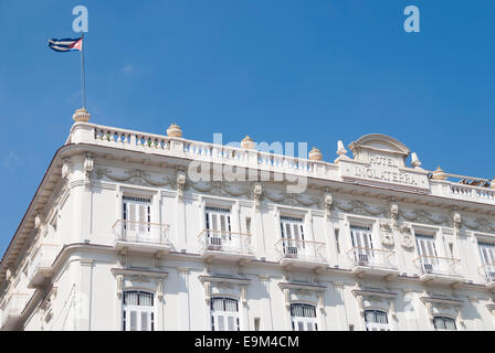 Dettaglio dell'architettura dell'Hotel Inglaterra un punto di riferimento vicino a Parque Central sul Prado in Havana Cuba Foto Stock