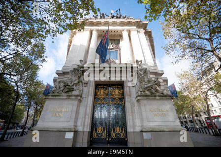 LONDRA, Regno Unito — Australia House, situata sullo Strand nel centro di Londra, ospita l'Australian High Commission. L'edificio storico è un punto di riferimento iconico, che rappresenta la presenza diplomatica dell'Australia nel Regno Unito. Australia House è stata l'alta Commissione australiana dal 1918. Foto Stock