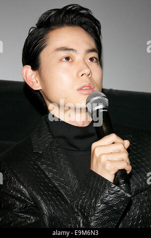 Masaki Suda, Oct 29, 2014 : Tokyo, Giappone : attore Masaki Suda parla al pubblico durante la fase saluto del film 'Chokolietta' al TOHO cinema di Roppongi sulla Ottobre 29, 2014, Tokyo, Giappone. La ventisettesima Tokyo International Film Festival che è il più grande festival cinematografico a Tokyo è stato tenuto dal 23 Ottobre al 31. © Rodrigo Reyes Marin/AFLO/Alamy Live News Foto Stock