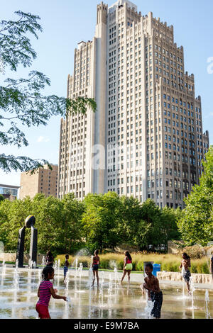 Saint St. Louis Missouri, Gateway Mall Citygarden parco urbano, skyline città paesaggio urbano, alto, edifici di uffici, grattacielo, edificio Southwestern Bell, NE Foto Stock