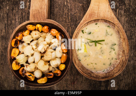 Hominy e mais tostato dadi mote con tostado ecuadoriana cibo tradizionale Foto Stock