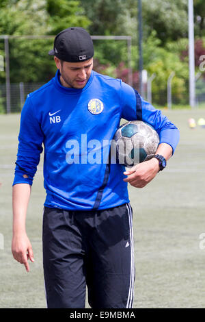 Rotterdam, Paesi Bassi - 16 Giugno 2013: Nourdin Boukhari lasciando il campo di allenamento in Feyenoord dopo una clinica di calcio Foto Stock