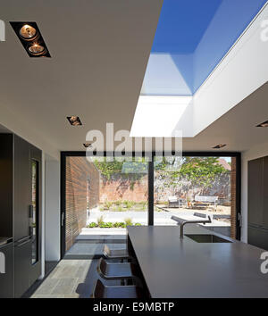 Il punto 7, Winchester, Regno Unito. Architetto: Dan Brill architetti, 2014. Vista interna della cucina. Foto Stock