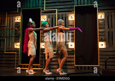 Spettacolo di danza " un sogno di Harlem" (Maria) al Young Vic Theatre, Londra. Parte di Dance Umbrella. Foto Stock