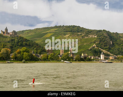 Vista sul Reno a Bacharach città della Renania Palatinato, Germania UE Foto Stock