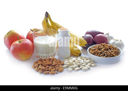 (Probiotici prebiotici) alimenti ricchi di note per fornire batteri sani per la gut tra cui frutta, legumi, noci e yogurt Foto Stock