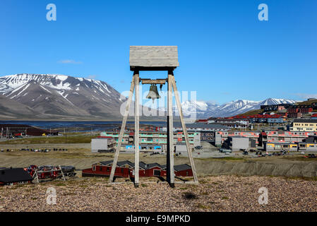 Vista della città di Longyearbyen in Svalbard, Spitsbergen Foto Stock