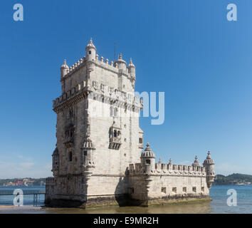 La torre di Belem sul Fiume Tagus vicino a Lisbona Foto Stock