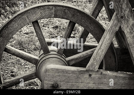 Vecchia carriola in legno Foto Stock